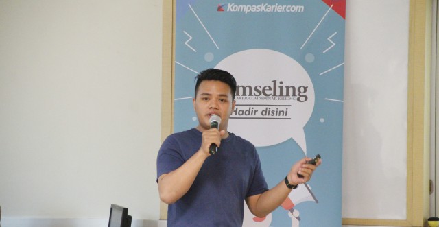 Yoshka Adrianto, Dealoka Jakarta Area Sales Manager, is still sitting on his final semesters in a Jakarta-based private university, but he has started working in a startup firm since his sixth semester.
