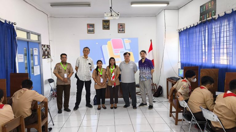 Workshop on Introduction to Computer Programming at SMPK Harapan Bagi Bangsa