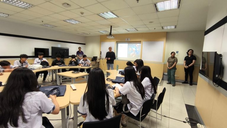 Data Analytics Workshop with SMAK Trimulia Bandung