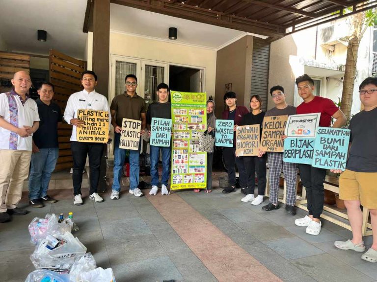 BINUS Eco Warriors and JayaDanarkiti Organize Waste Sorting Workshop in Rawabuntu BSD